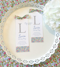 Cargar imagen en el visor de la galería, Recordatorios Bautizo y Comunión Inicial flores con lazo