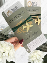 Cargar imagen en el visor de la galería, Invitación boda pasaporte